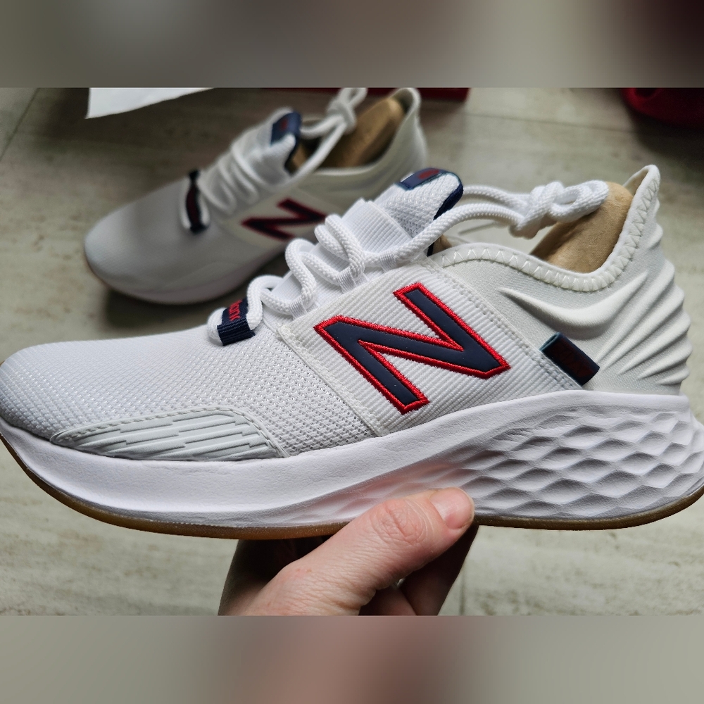 Brand new women's fresh foam roav sneakers